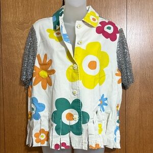 100% Handmade Blouse flower pattern and sunflower buttons with fringe Med